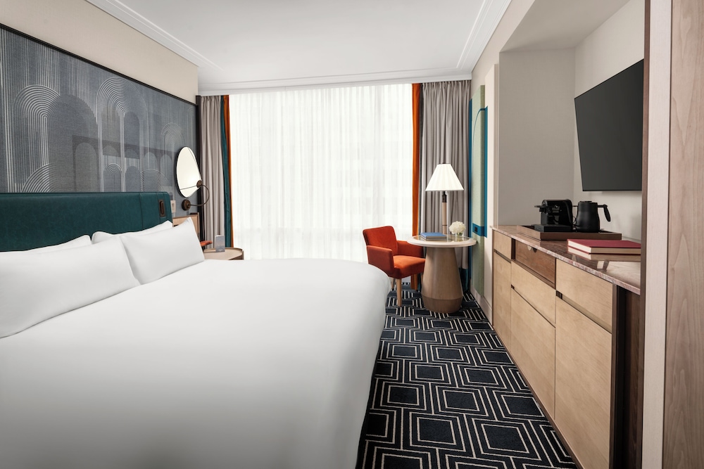 HABITACIÓN SUPERIOR, 1 Cama King del hotel Sofitel Montreal Golden Mile. Foto 3