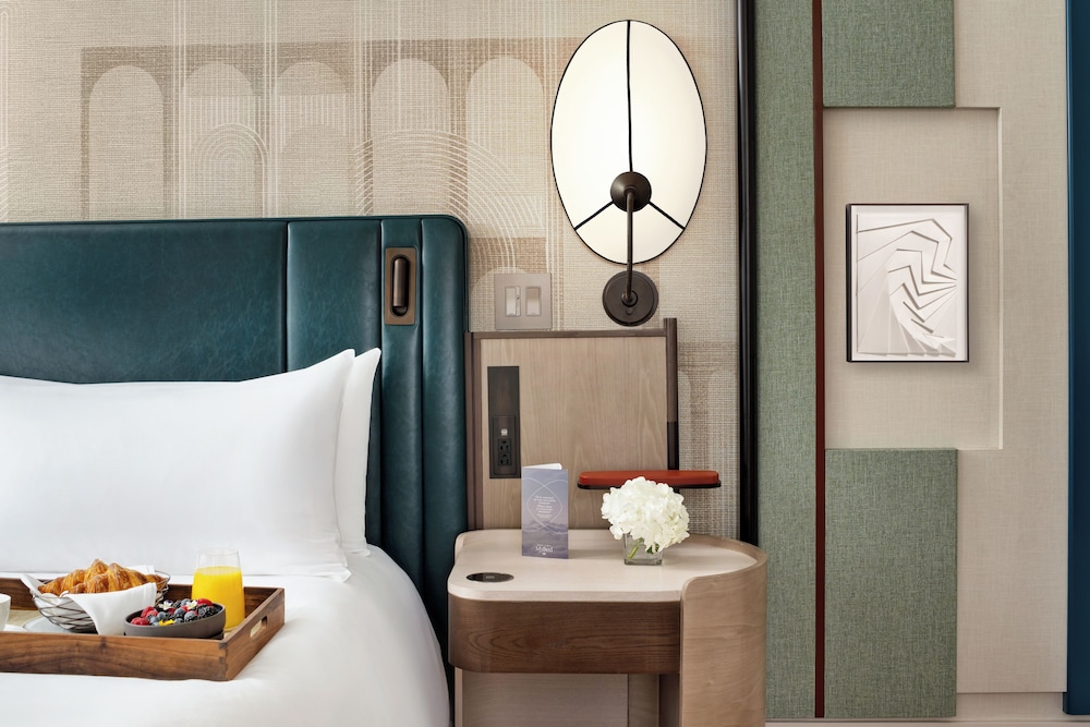 Suite Prestige de Esquina, 1 dormitorio cama king y 1 sofá cama del hotel Sofitel Montreal Golden Mile. Foto 4