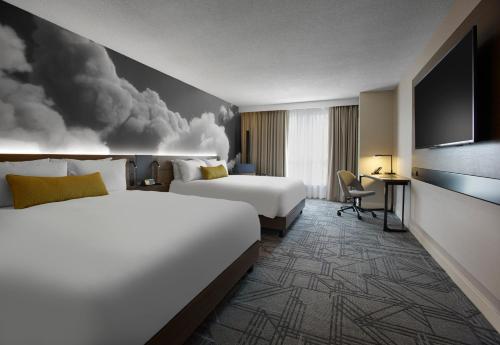 Habitación Superior con 2 camas grandes del hotel Novotel Toronto Centre. Foto 14