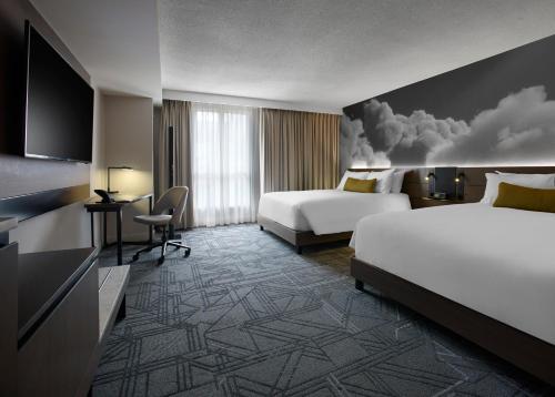 Habitación Superior con 2 camas grandes del hotel Novotel Toronto Centre. Foto 15