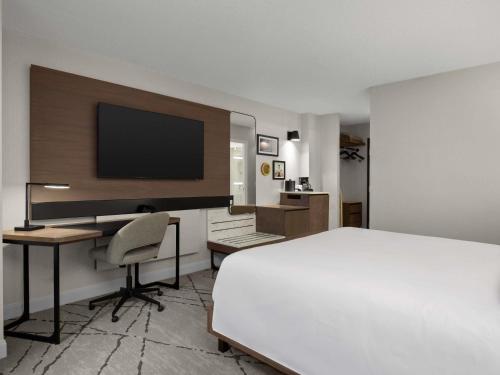 Habitación Superior reformada - 1 cama extragrande del hotel Novotel Toronto Centre. Foto 4