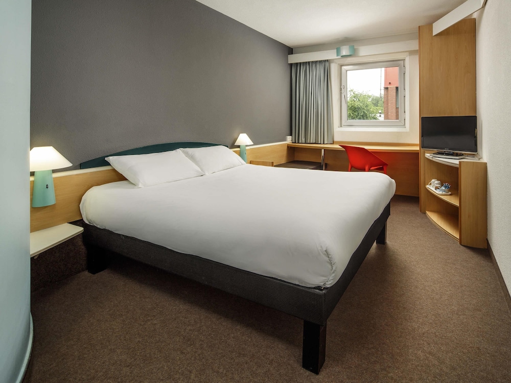 Habitación con 2 camas individuales del hotel Ibis Hull City Centre. Foto 5