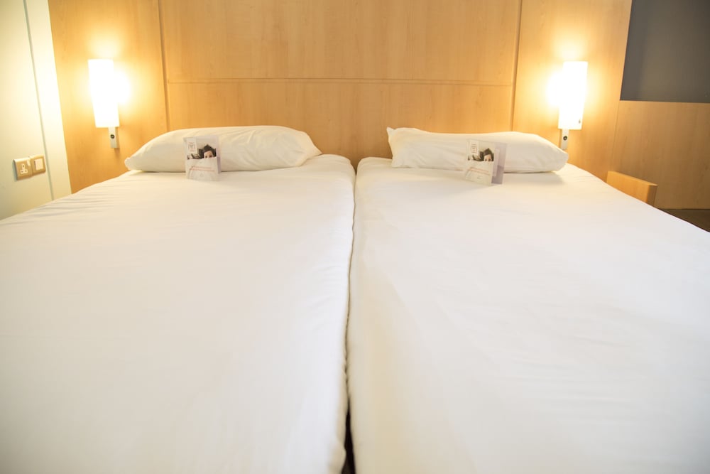 Habitación con 2 camas individuales del hotel Ibis Hull City Centre. Foto 7