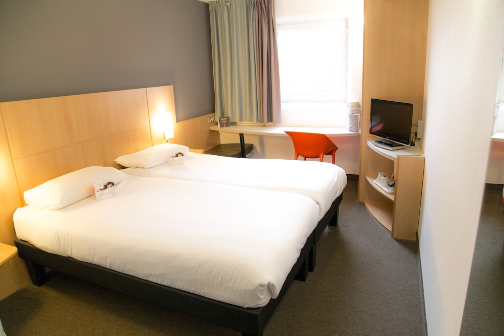Habitación con 2 camas individuales del hotel Ibis Hull City Centre. Foto 8
