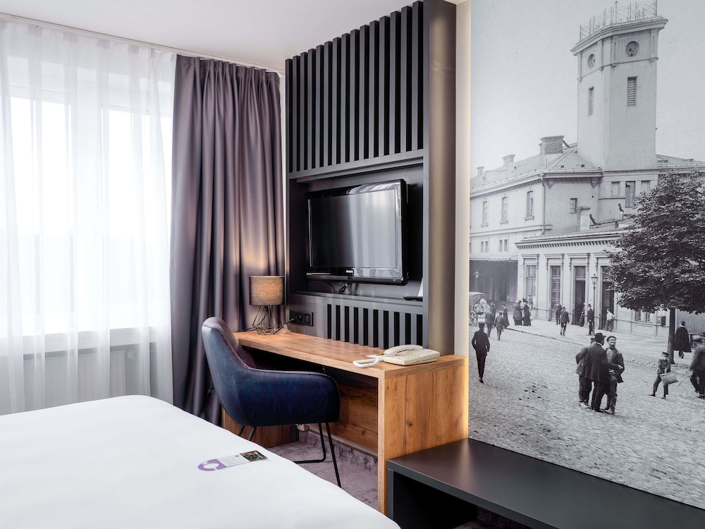 Suite Deluxe con 1 cama doble y sofá del hotel Mercure Czestochowa Centrum. Foto 7