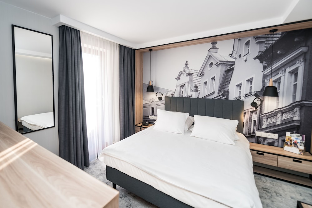 Habitación Superior con cama doble del hotel Mercure Jelenia Gora. Foto 2