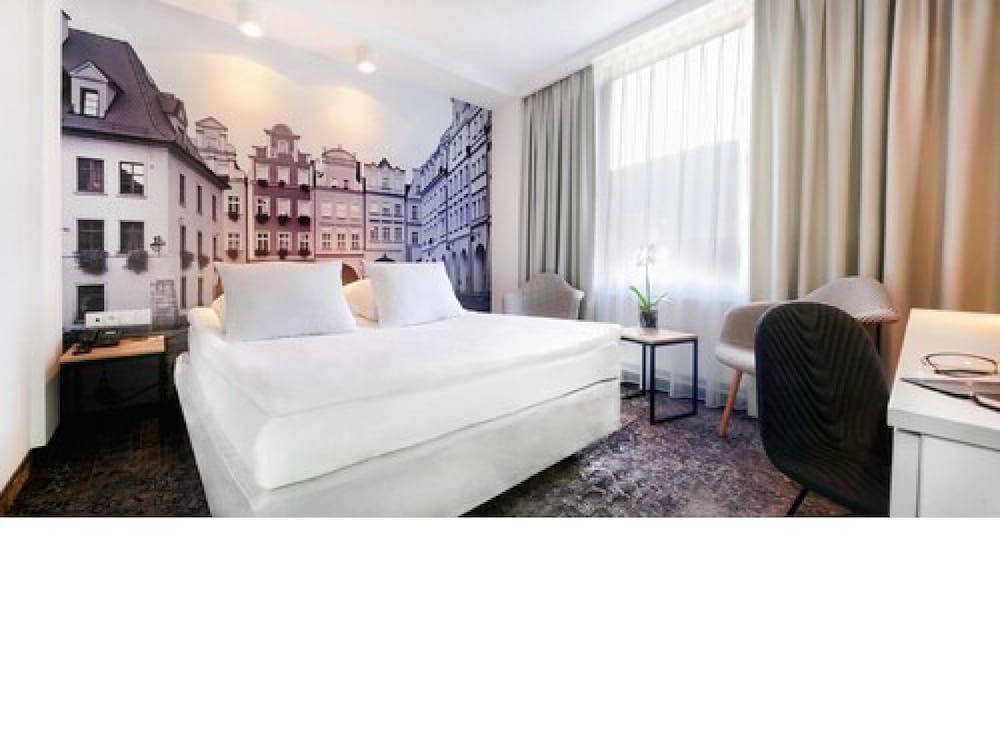 Habitación Superior con cama doble del hotel Mercure Jelenia Gora. Foto 4