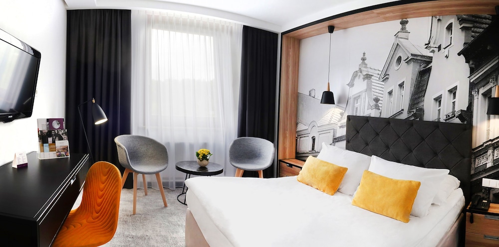 Habitación Superior con cama doble del hotel Mercure Jelenia Gora. Foto 5