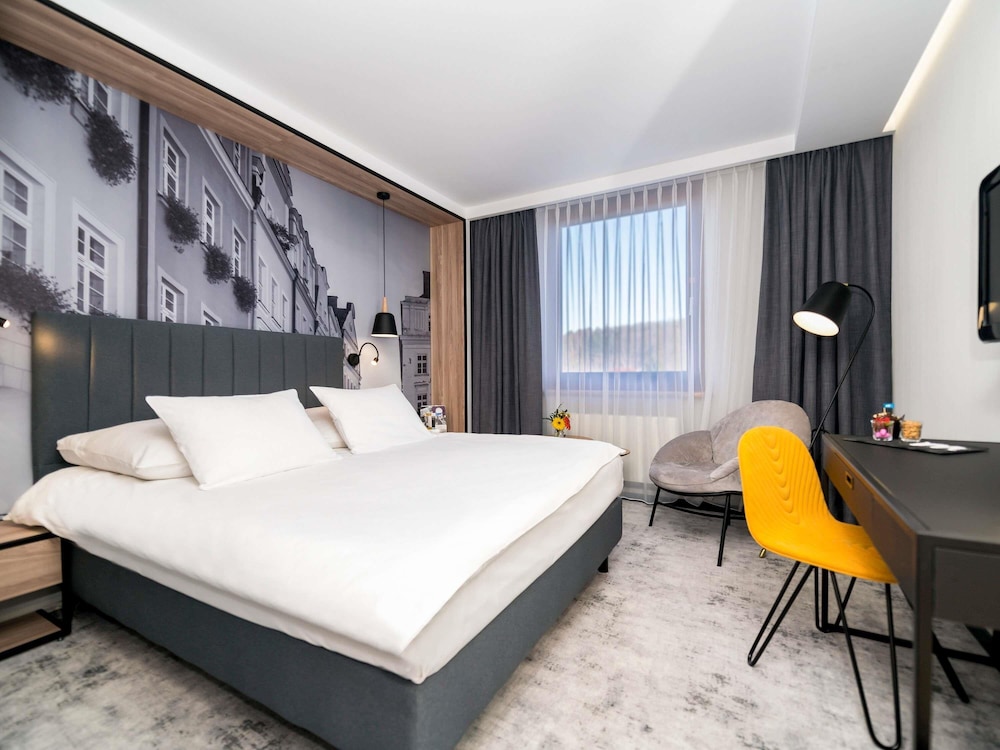 Habitación Superior con cama doble del hotel Mercure Jelenia Gora. Foto 10