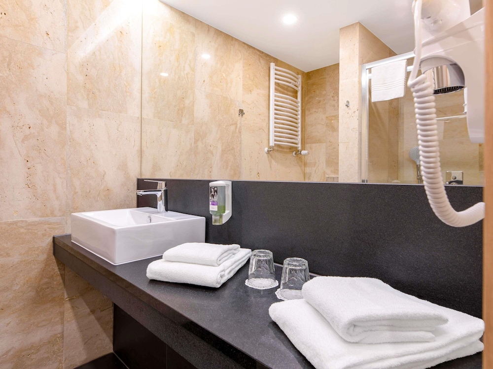 Habitación Superior con cama doble del hotel Mercure Jelenia Gora. Foto 11