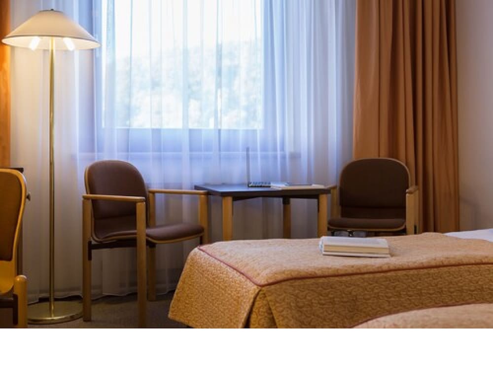 Habitación estándar con 2 camas individuales del hotel Mercure Jelenia Gora. Foto 1