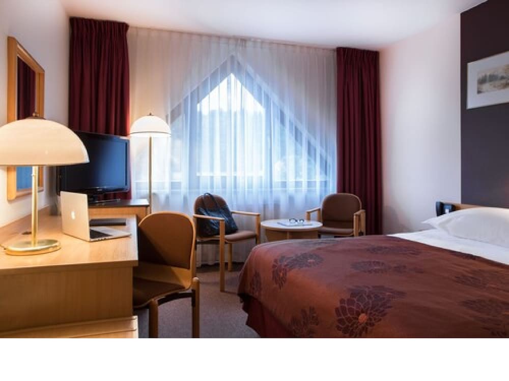 Habitación Estándar con 1 cama doble del hotel Mercure Jelenia Gora. Foto 4