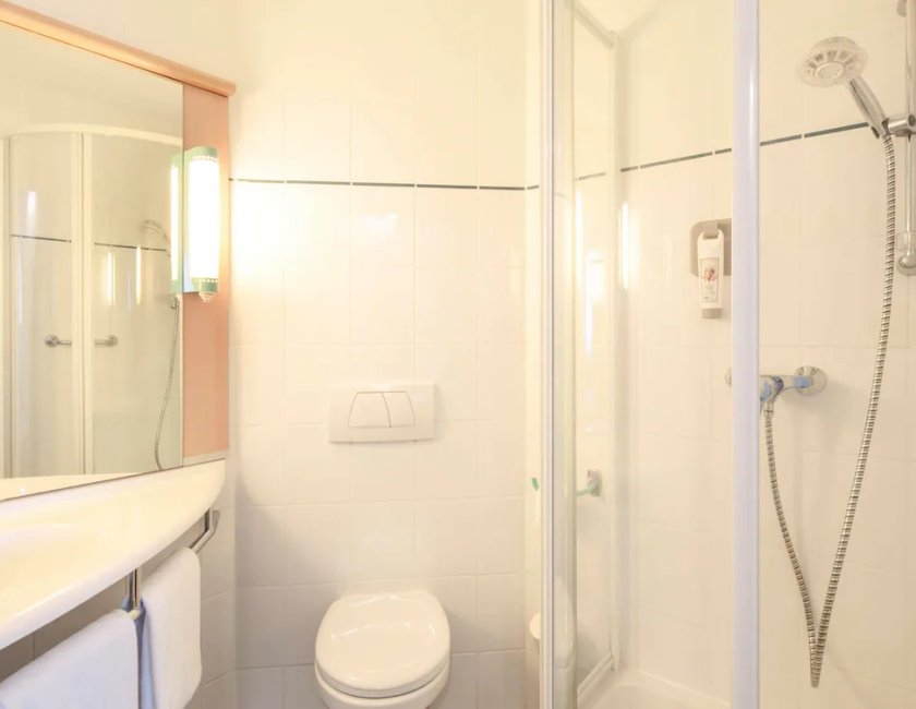 Habitación doble 2 Camas individuales del hotel Ibis Lodz Centrum. Foto 2