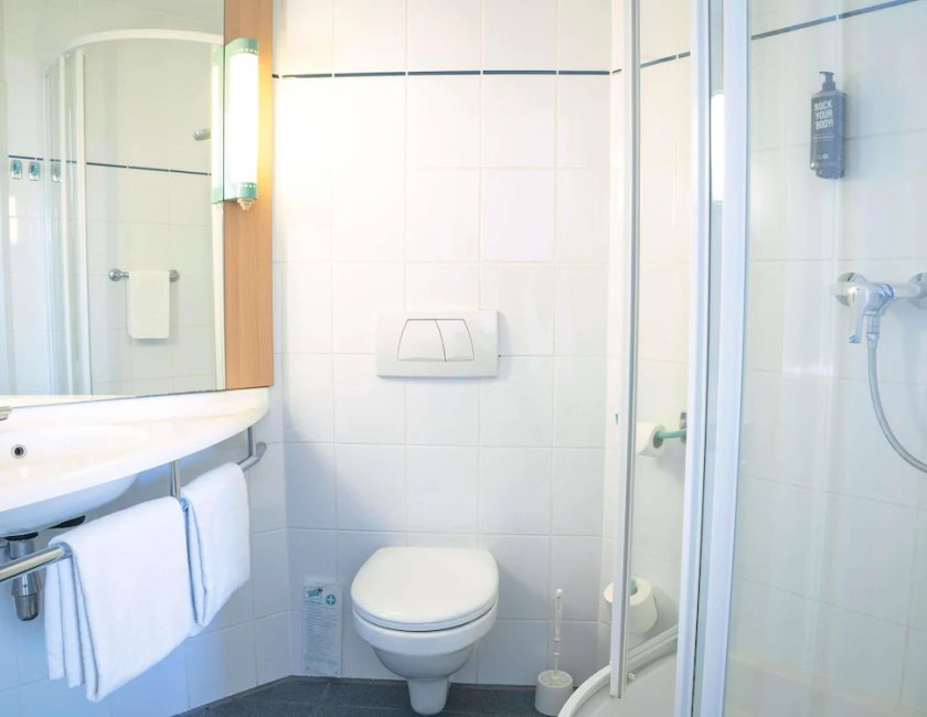 Habitación doble 2 Camas individuales del hotel Ibis Lodz Centrum. Foto 5