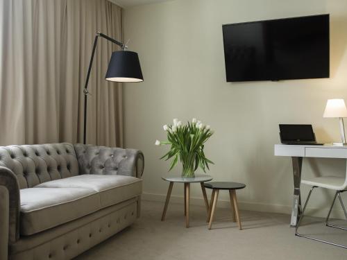 Suite con una cama queen - size del hotel Mercure Lublin Centrum. Foto 1
