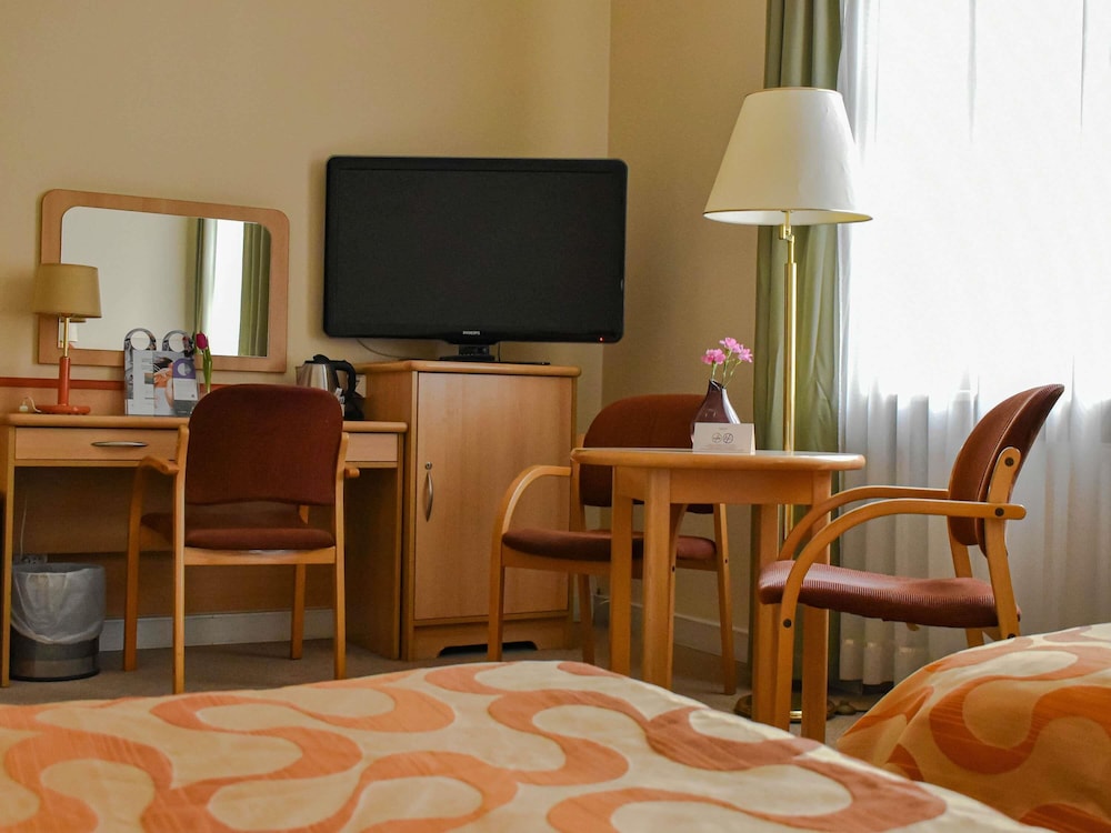 Habitación estándar con dos camas individuales del hotel Mercure Opole. Foto 4