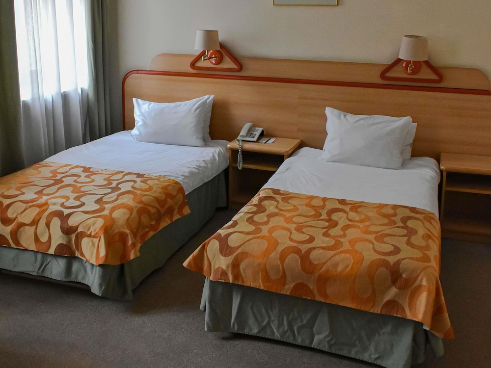 Habitación estándar con dos camas individuales del hotel Mercure Opole. Foto 6