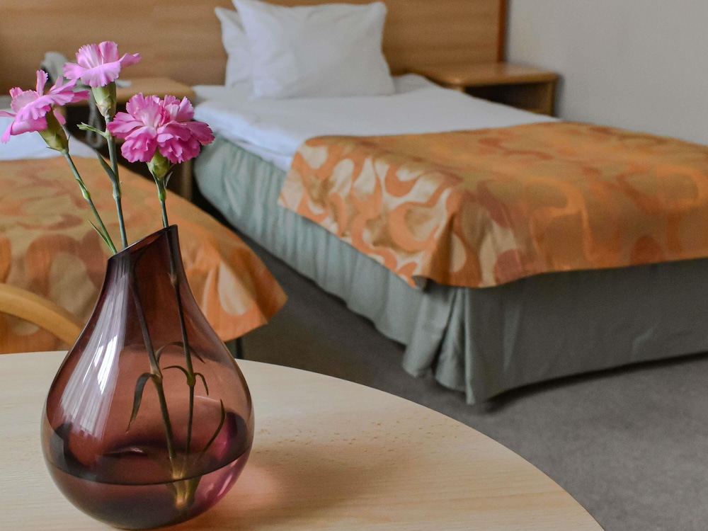 Habitación estándar con dos camas individuales del hotel Mercure Opole. Foto 7