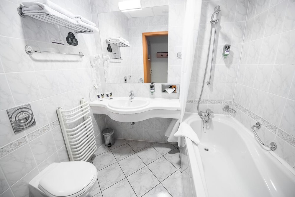 Habitación Estándar con 1 cama doble del hotel Mercure Opole. Foto 12