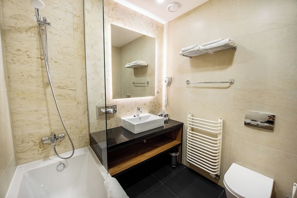 Habitación Superior con 1 cama doble del hotel Mercure Opole. Foto 8