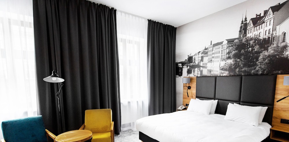 Habitación Deluxe con 1 cama doble del hotel Mercure Opole. Foto 1