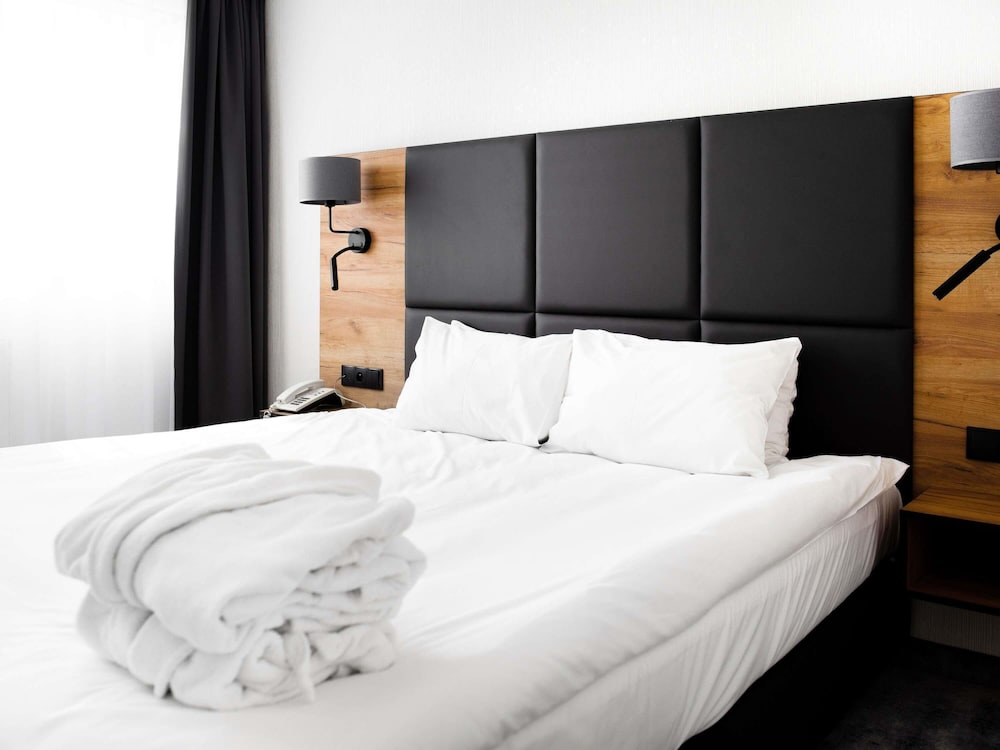 Habitación Deluxe con 1 cama doble del hotel Mercure Opole. Foto 7