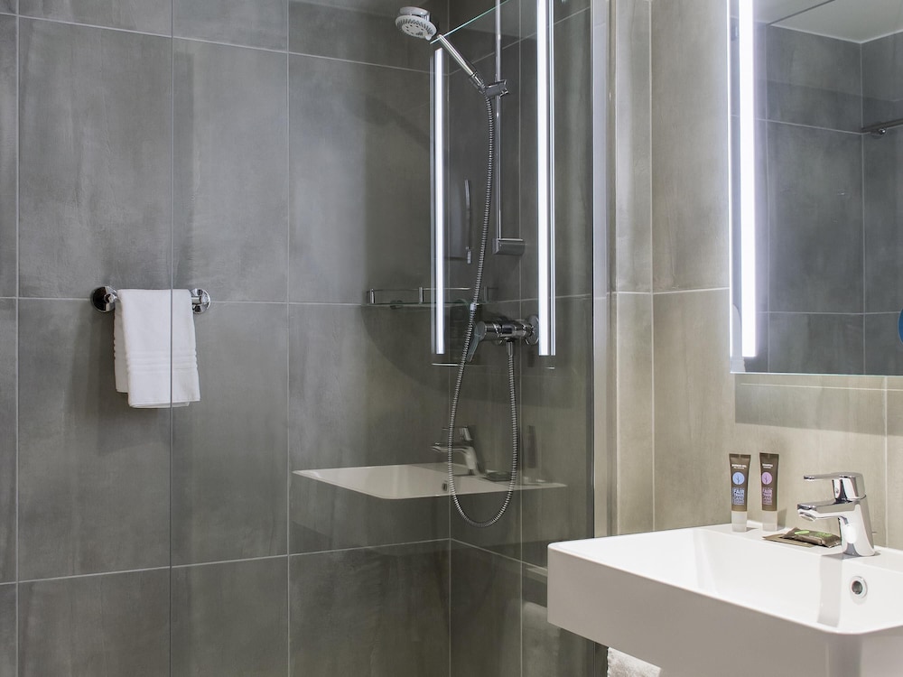 Habitación estándar con dos camas individuales del hotel Novotel Szczecin Centrum. Foto 4