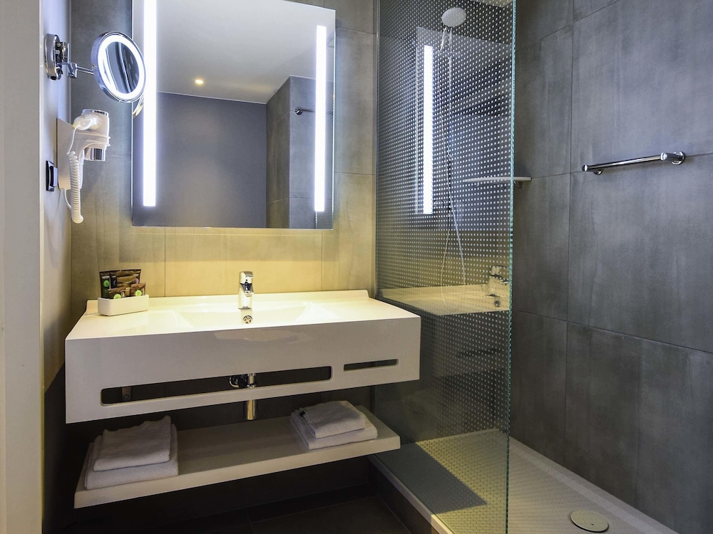 Habitación estándar con dos camas individuales del hotel Novotel Szczecin Centrum. Foto 5
