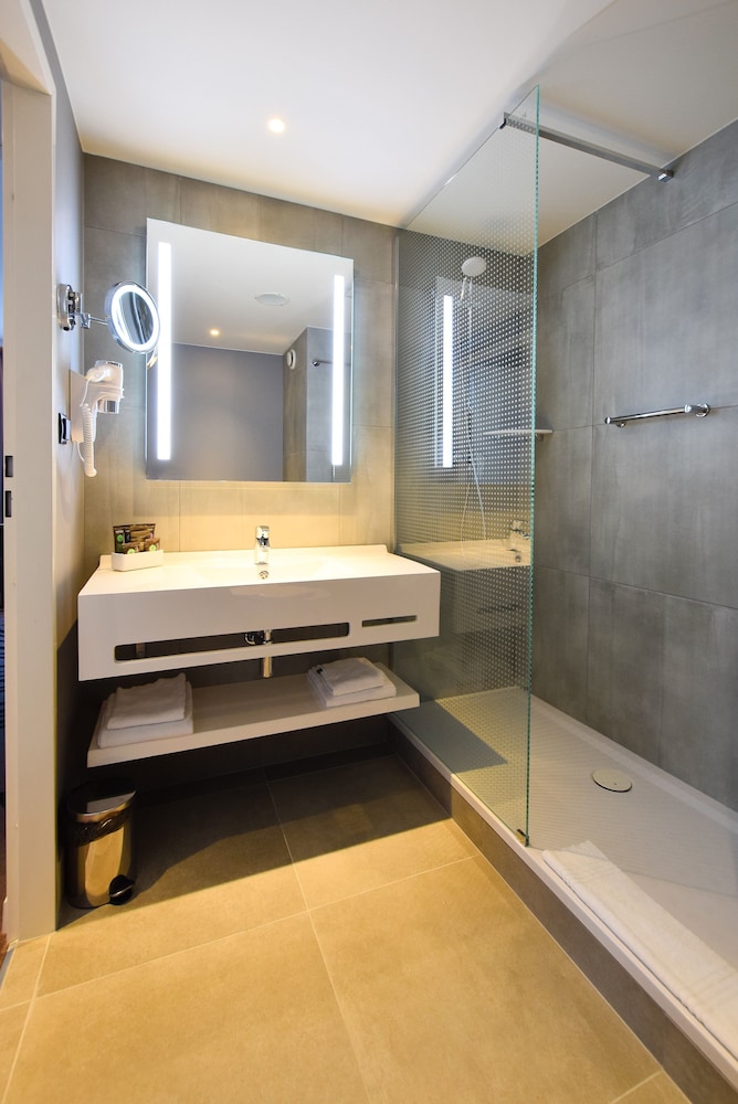 Habitación Ejecutiva con 1 cama doble y sofá - cama doble del hotel Novotel Szczecin Centrum. Foto 5