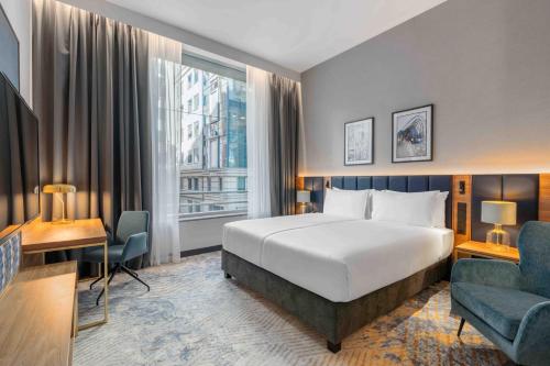 Habitación Business con cama extragrande del hotel Wyndham Wroclaw Old Town