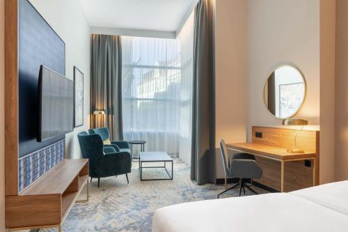 Habitación Business con cama extragrande del hotel Wyndham Wroclaw Old Town. Foto 6