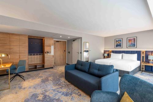 Suite Junior con cama extragrande del hotel Wyndham Wroclaw Old Town. Foto 2
