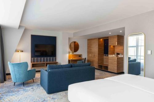 Suite Junior con cama extragrande del hotel Wyndham Wroclaw Old Town. Foto 4