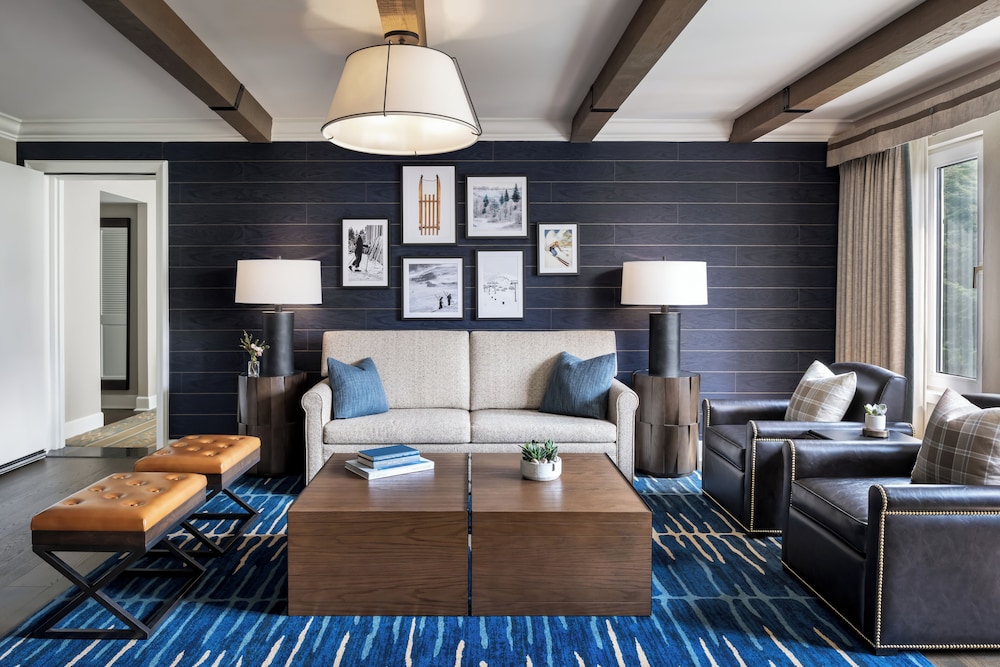 Suite de 1 Dormitorio con Vistas a las Pistas, 1 Cama King, 800 sf / 74 sm, Vistas Más Populares del hotel The Fairmont Chateau Whistler. Foto 6