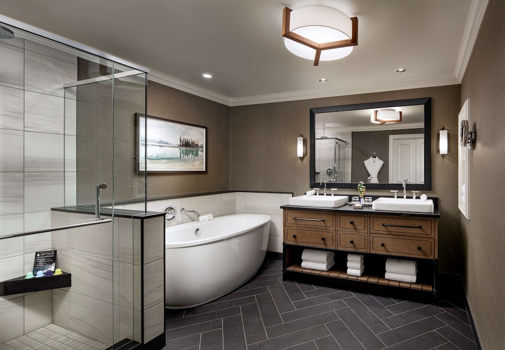Suite Ejecutiva Fairmont Gold, 1 Cama King, 800sf/74sm, Salón ejecutivo con desayuno y canapés de noche del hotel The Fairmont Chateau Whistler. Foto 3