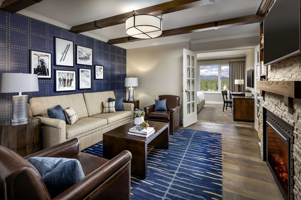 Suite Junior con Vistas al Valle, 1 Cama King + Sofá - cama, 475 sf / 22 sm, Vistas Preferentes del hotel The Fairmont Chateau Whistler. Foto 1