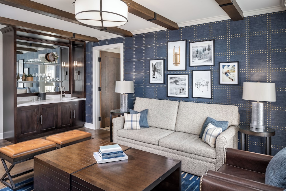 Suite de 2 Dormitorios, 1 Cama King/2 Camas Queen, 1200sf/111sm, Alojamiento Familiar Perfecto, Vistas Preferentes del hotel The Fairmont Chateau Whistler