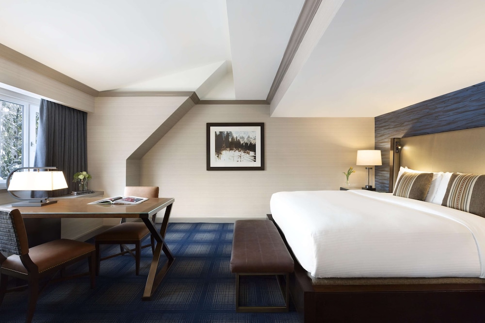 Suite Alpina, 1 Cama King, 600 sf / 55 sm, Vistas Preferentes del hotel The Fairmont Chateau Whistler