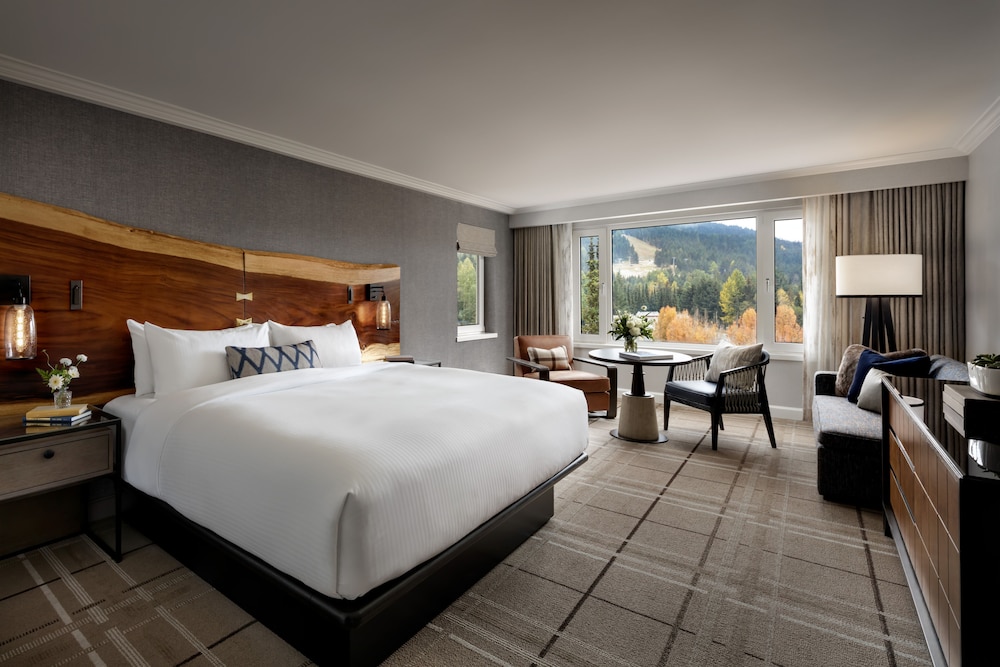 Habitación Deluxe con Vistas a las Pistas, 1 Cama King, 400 sf / 37 sm, Vistas Más Populares a las Pistas de Montaña del hotel The Fairmont Chateau Whistler