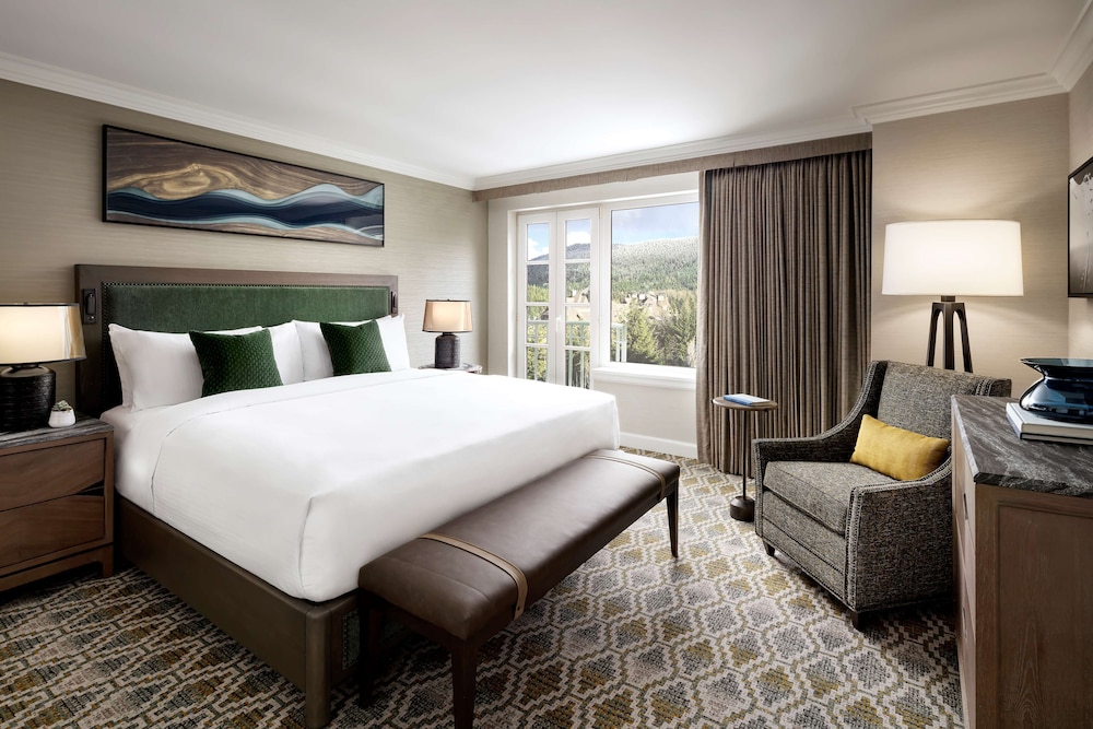 Habitación Fairmont Gold, 1 Cama King, 365 sf/33 sm, Salón ejecutivo con desayuno y canapés de noche del hotel The Fairmont Chateau Whistler. Foto 2