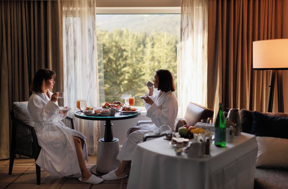 Habitación Fairmont, 1 Cama King, 400 sf/37 sm del hotel The Fairmont Chateau Whistler. Foto 1