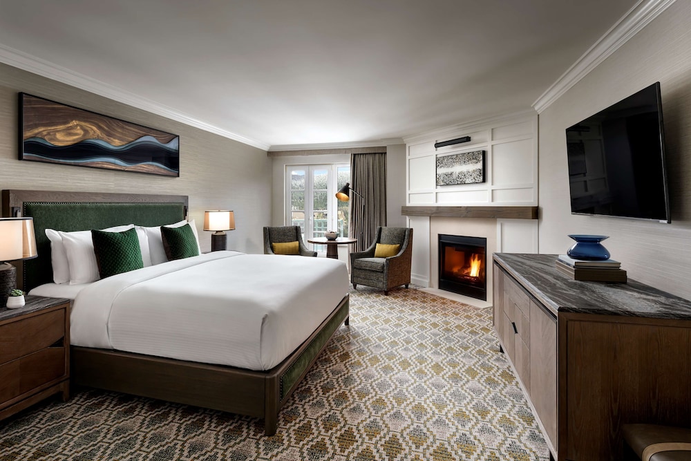 Habitación Fairmont Gold, 2 Camas Queen, 365 sf/33 sm, Salón ejecutivo con desayuno y canapés de noche del hotel The Fairmont Chateau Whistler. Foto 2