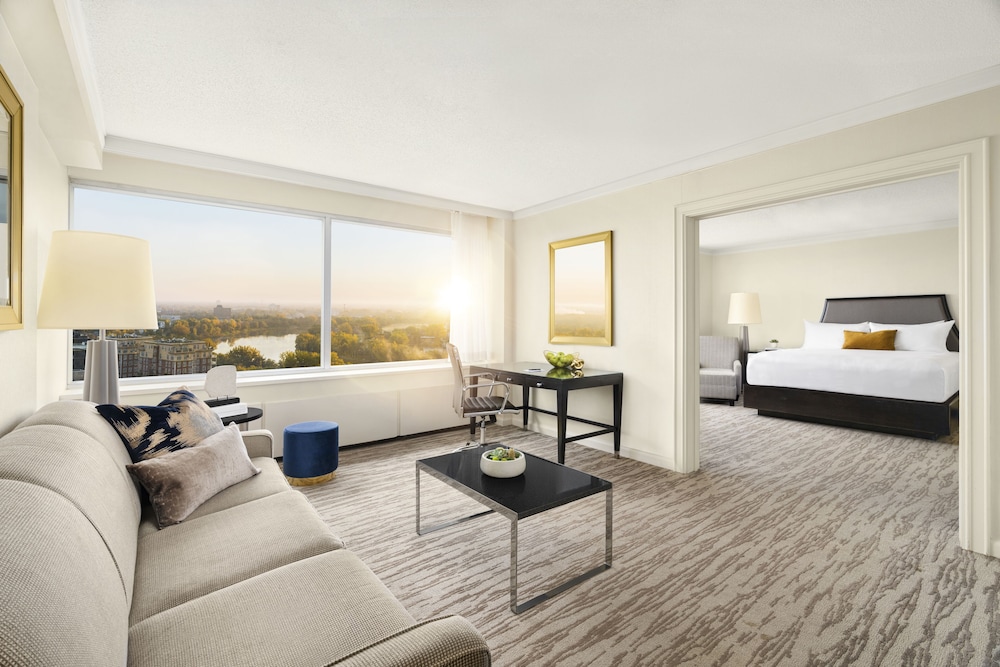 Fairmont Gold, Suite, 1 cama de matrimonio grande, no fumadores del hotel The Fairmont Winnipeg