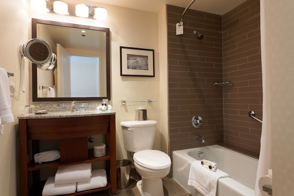 Fairmont Gold, Suite, 1 cama de matrimonio grande, no fumadores del hotel The Fairmont Winnipeg. Foto 6
