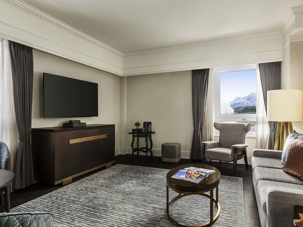 1 BEDROOM SUITE King - 550sf, 51sm, Beneficios Suite Life, ubicada en el edificio principal del hotel Fairmont Banff Springs. Foto 3