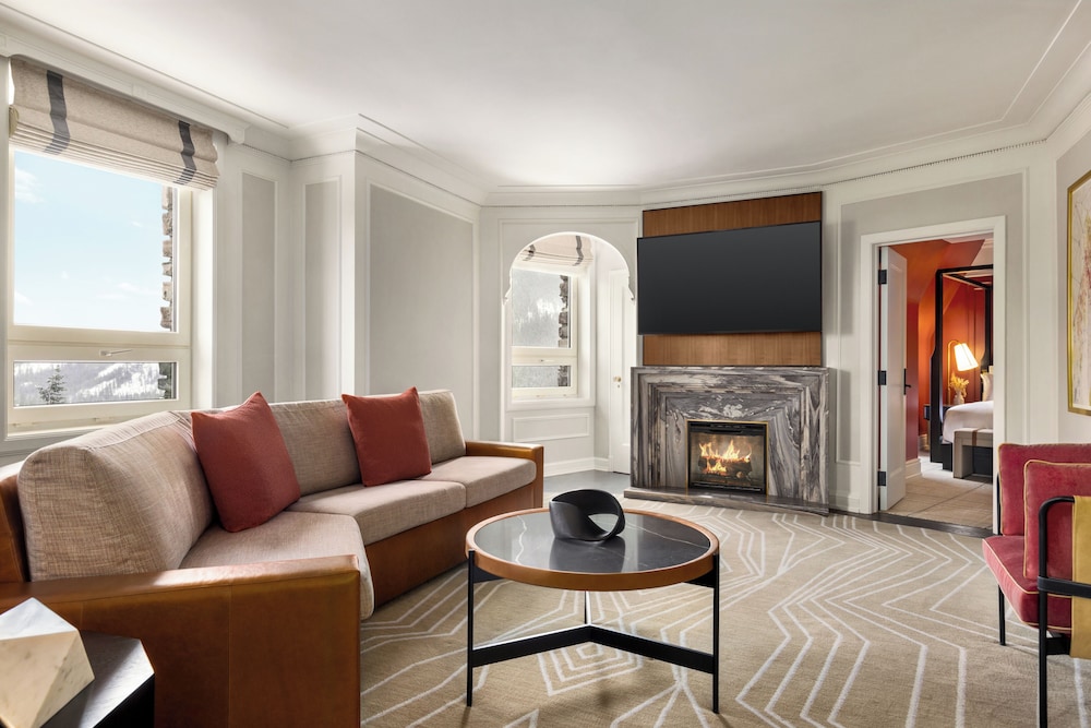 2 BEDROOM SUITE 1 King, 1 Double - 850sf, 79sm, Beneficios Suite Life, ubicada en el edificio principal del hotel Fairmont Banff Springs. Foto 8