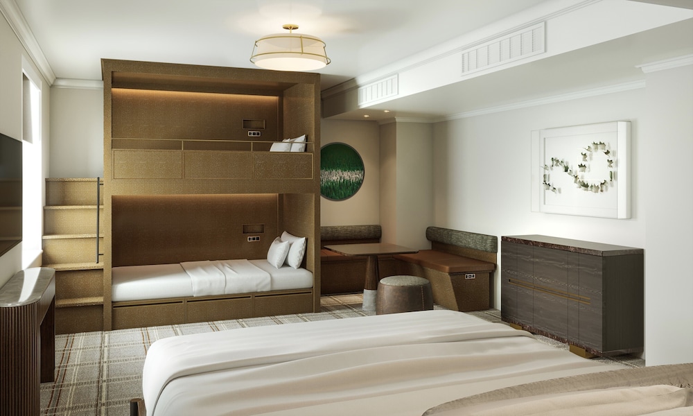 GATEHOUSE FAMILY ROOM 1 King, 2 Twin Bunk Beds - 395sf, 37sm, ubicada en la Gatehouse del hotel Fairmont Banff Springs. Foto 1