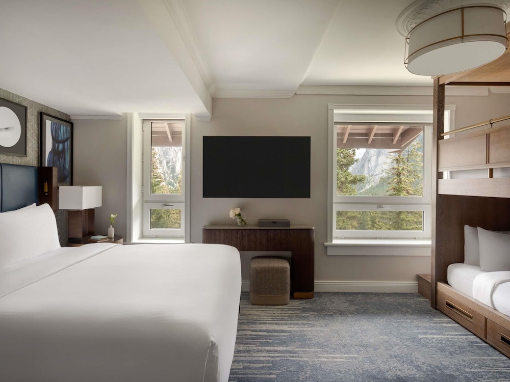 GATEHOUSE FAMILY ROOM 1 King, 2 Twin Bunk Beds - 395sf, 37sm, ubicada en la Gatehouse del hotel Fairmont Banff Springs. Foto 13