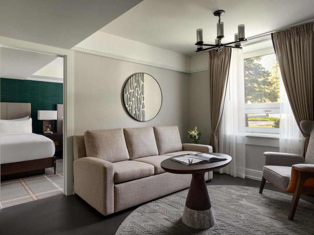 GATEHOUSE SUITE 2 Queens - 450sf, 41sm, alojamiento espacioso, ubicado en la Gatehouse del hotel Fairmont Banff Springs. Foto 4