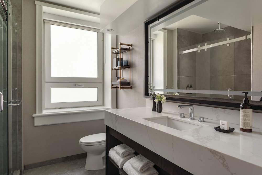 GATEHOUSE SUITE 2 Queens - 450sf, 41sm, alojamiento espacioso, ubicado en la Gatehouse del hotel Fairmont Banff Springs. Foto 13
